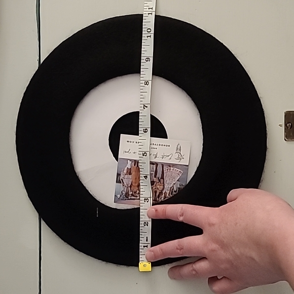 HOST PICK x2 Black WILA beret - Picture 3 of 3